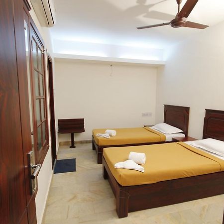 Hotel Park Avenue Kochi Bagian luar foto