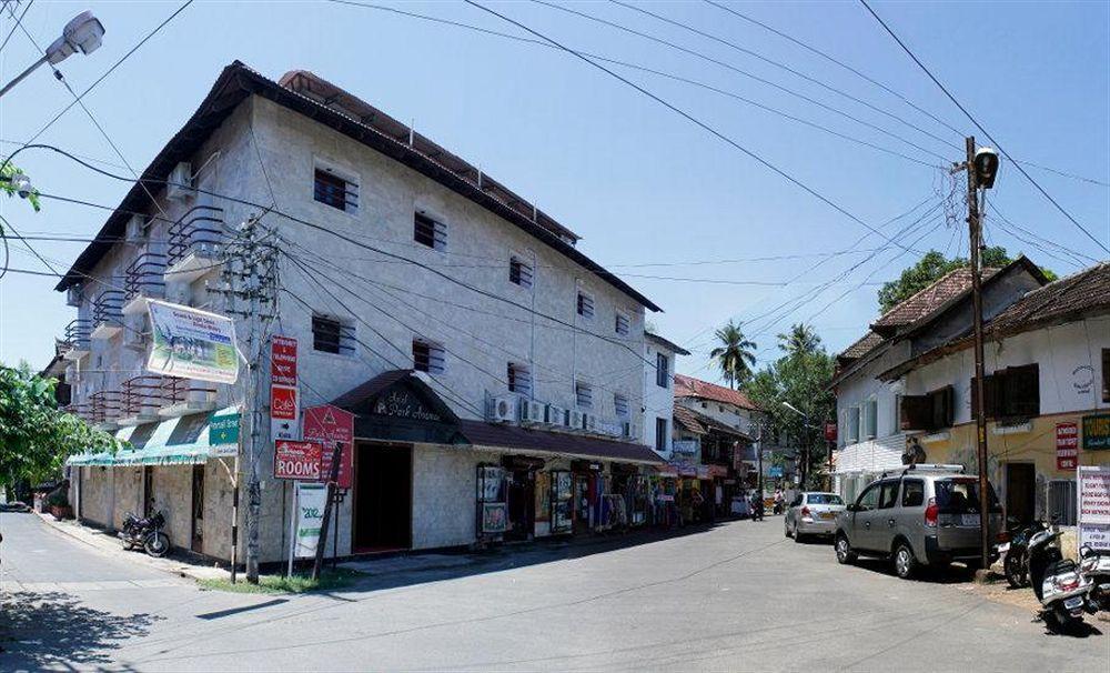 Hotel Park Avenue Kochi Bagian luar foto