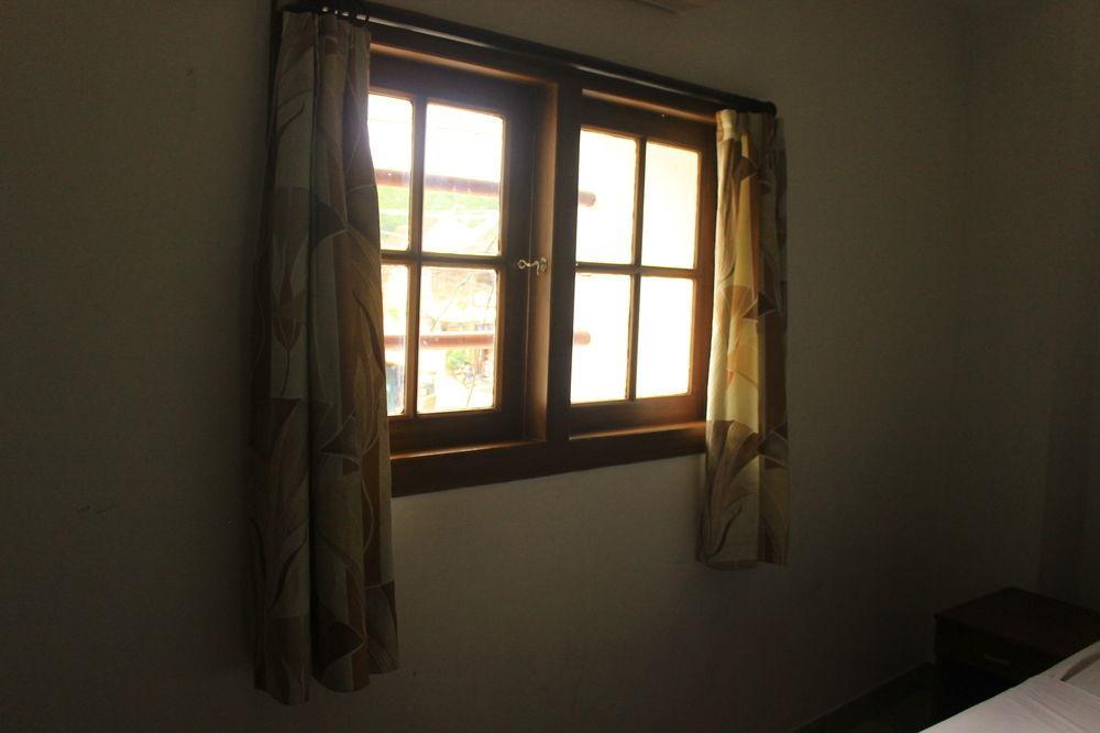Hotel Park Avenue Kochi Bagian luar foto