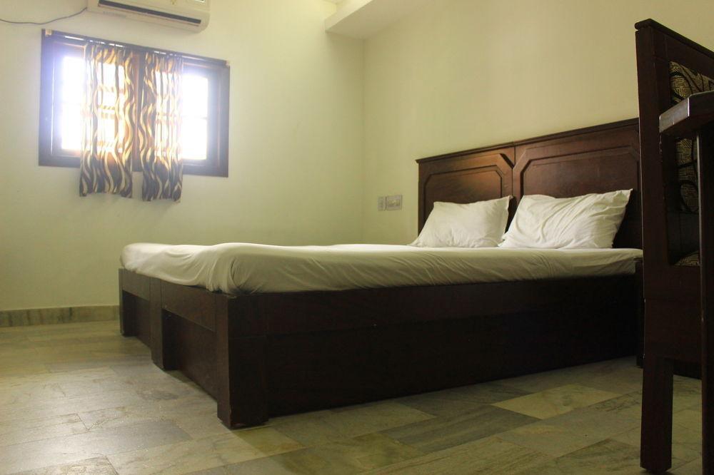 Hotel Park Avenue Kochi Bagian luar foto