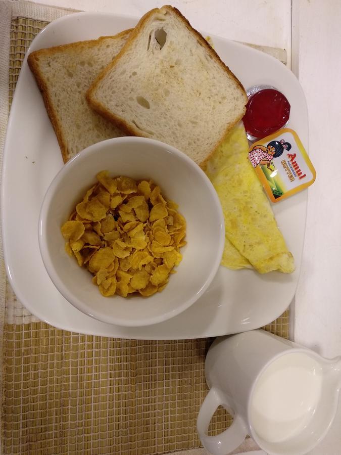 Hotel Park Avenue Kochi Bagian luar foto