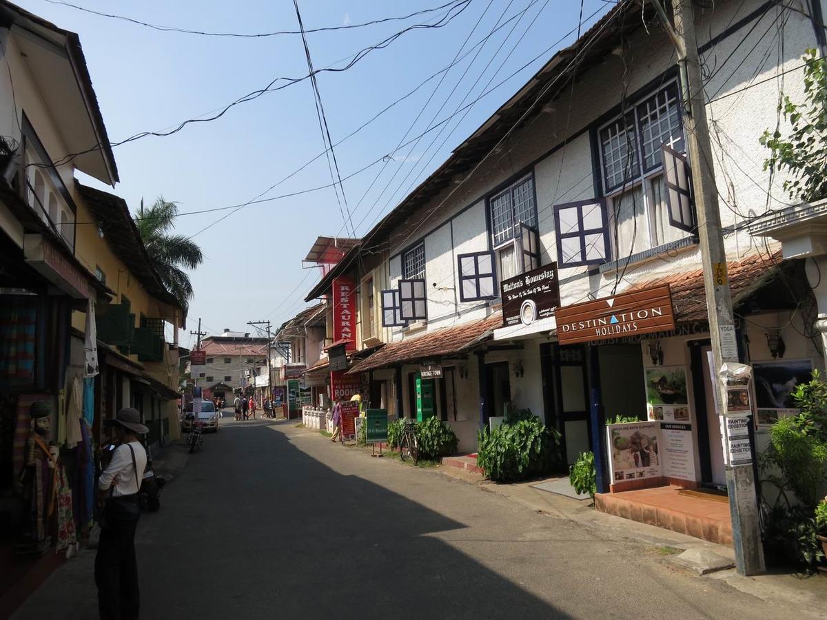 Hotel Park Avenue Kochi Bagian luar foto