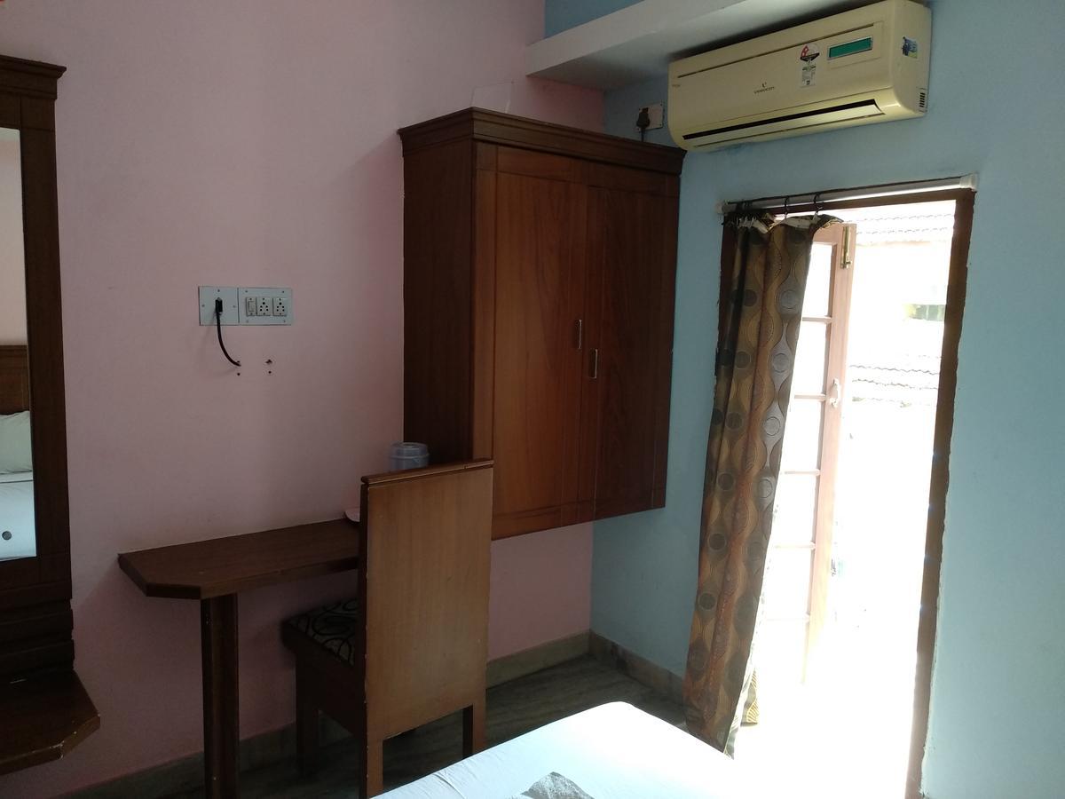 Hotel Park Avenue Kochi Bagian luar foto