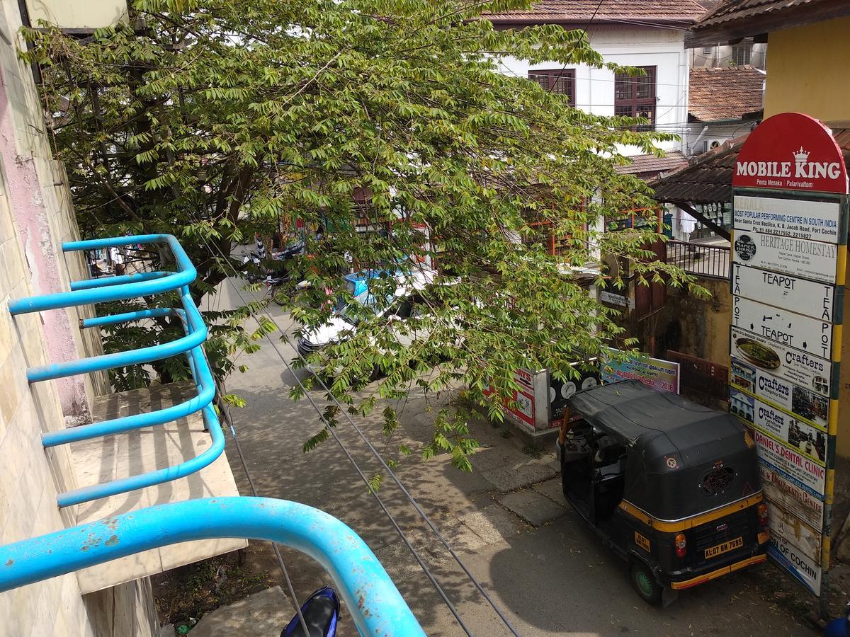 Hotel Park Avenue Kochi Bagian luar foto