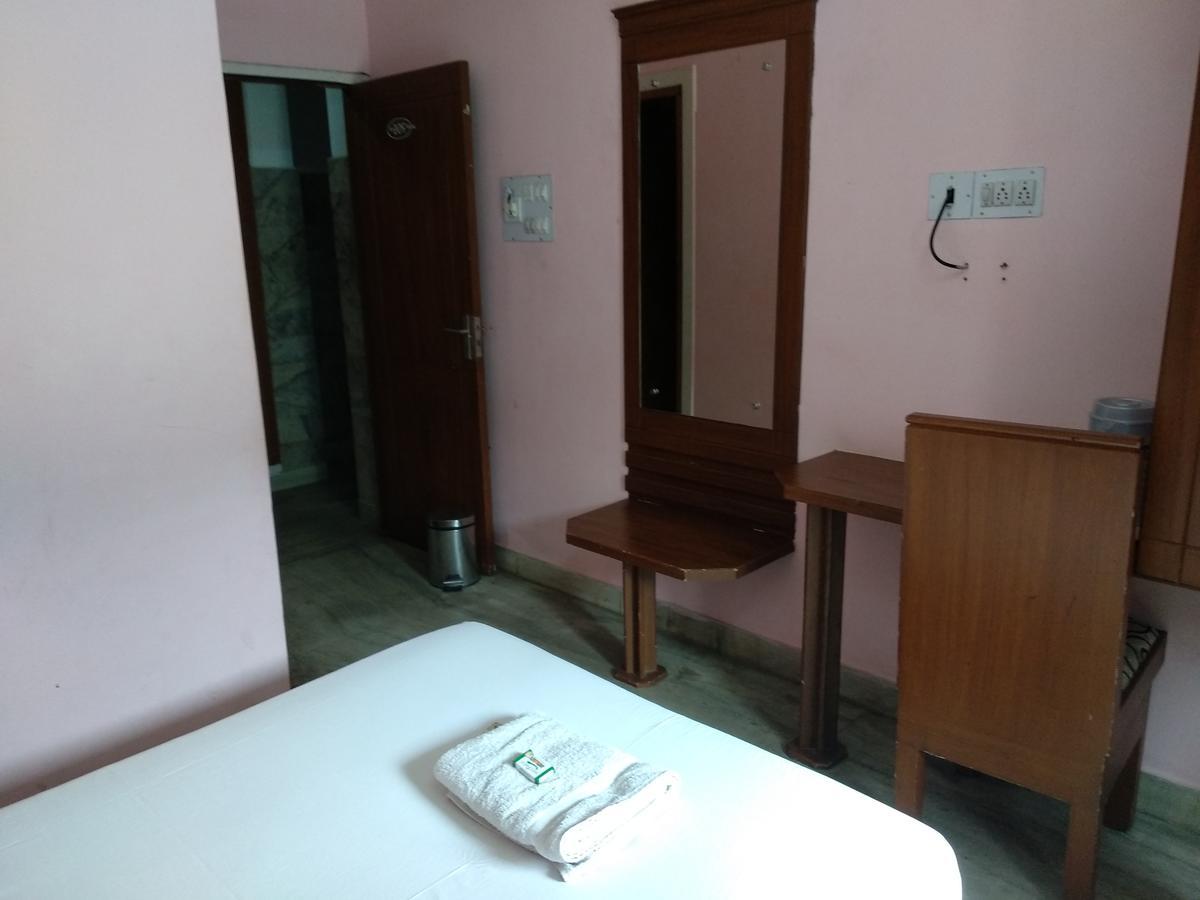 Hotel Park Avenue Kochi Bagian luar foto