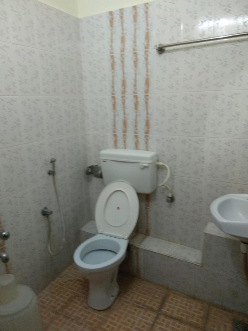 Hotel Park Avenue Kochi Bagian luar foto