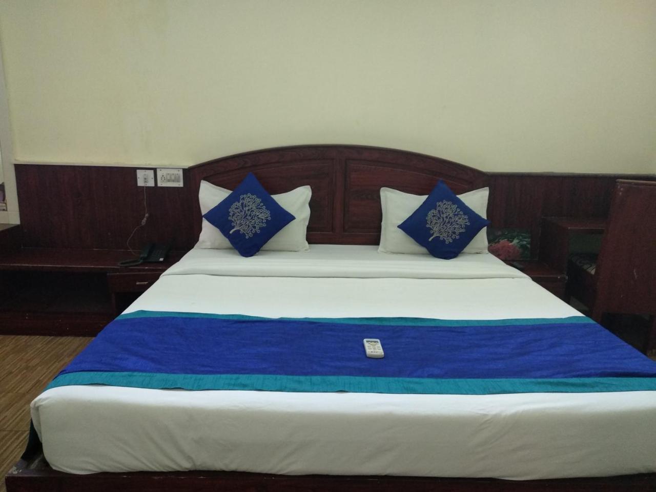 Hotel Park Avenue Kochi Bagian luar foto
