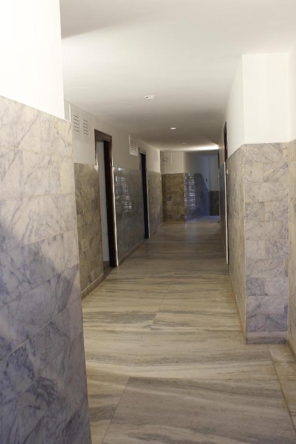 Hotel Park Avenue Kochi Bagian luar foto